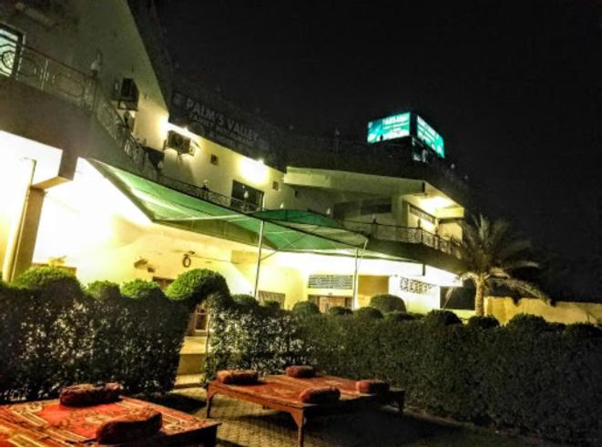 Palm Valley Hotel Sukkur Екстериор снимка