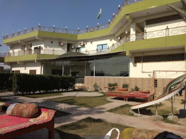 Palm Valley Hotel Sukkur Екстериор снимка